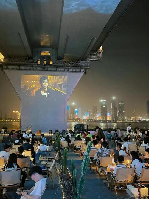 武汉夜生活哪里好_武汉夜生活几点结束营业的_武汉夜生活和南京夜生活哪个好